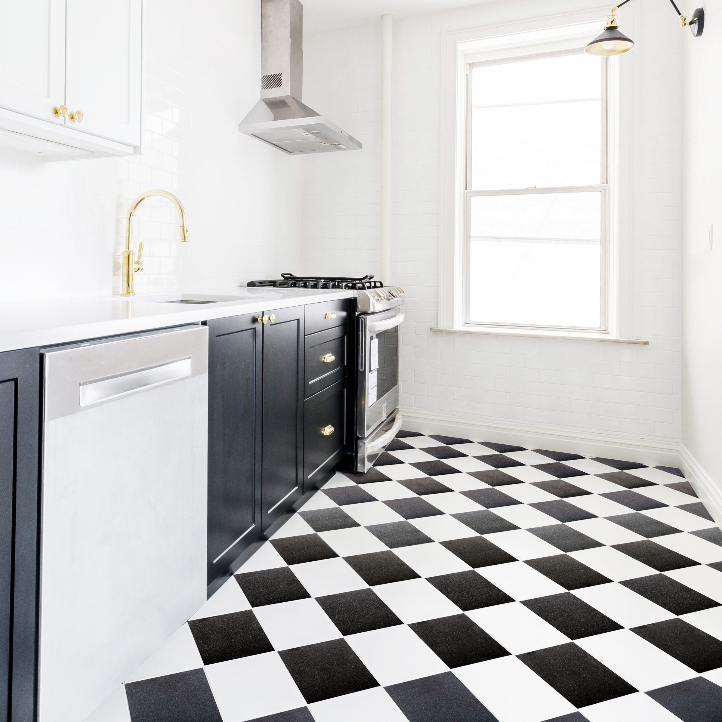 Absolute Black Granite and Thassos White Marble Checker Tile