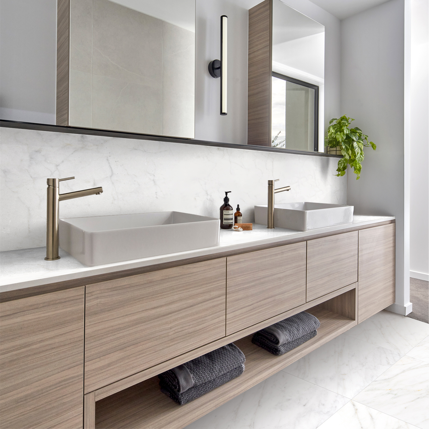 Calacatta Caldia Marble 18x18 Honed