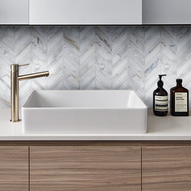 Calacatta Gold Marble Chevron with Calacatta Thin Strips Honed